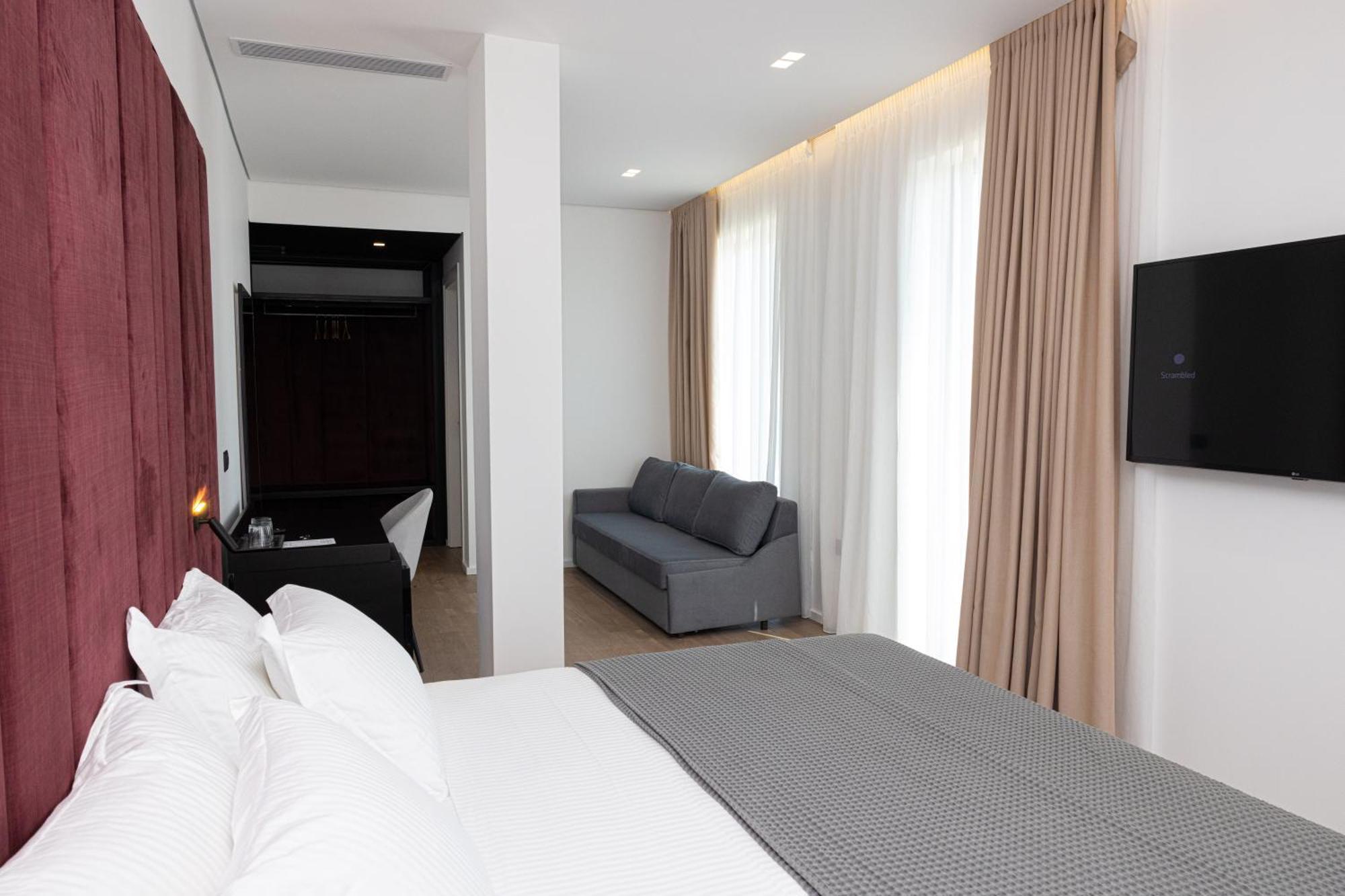 Deluxe Triple Room Balcony Sea View