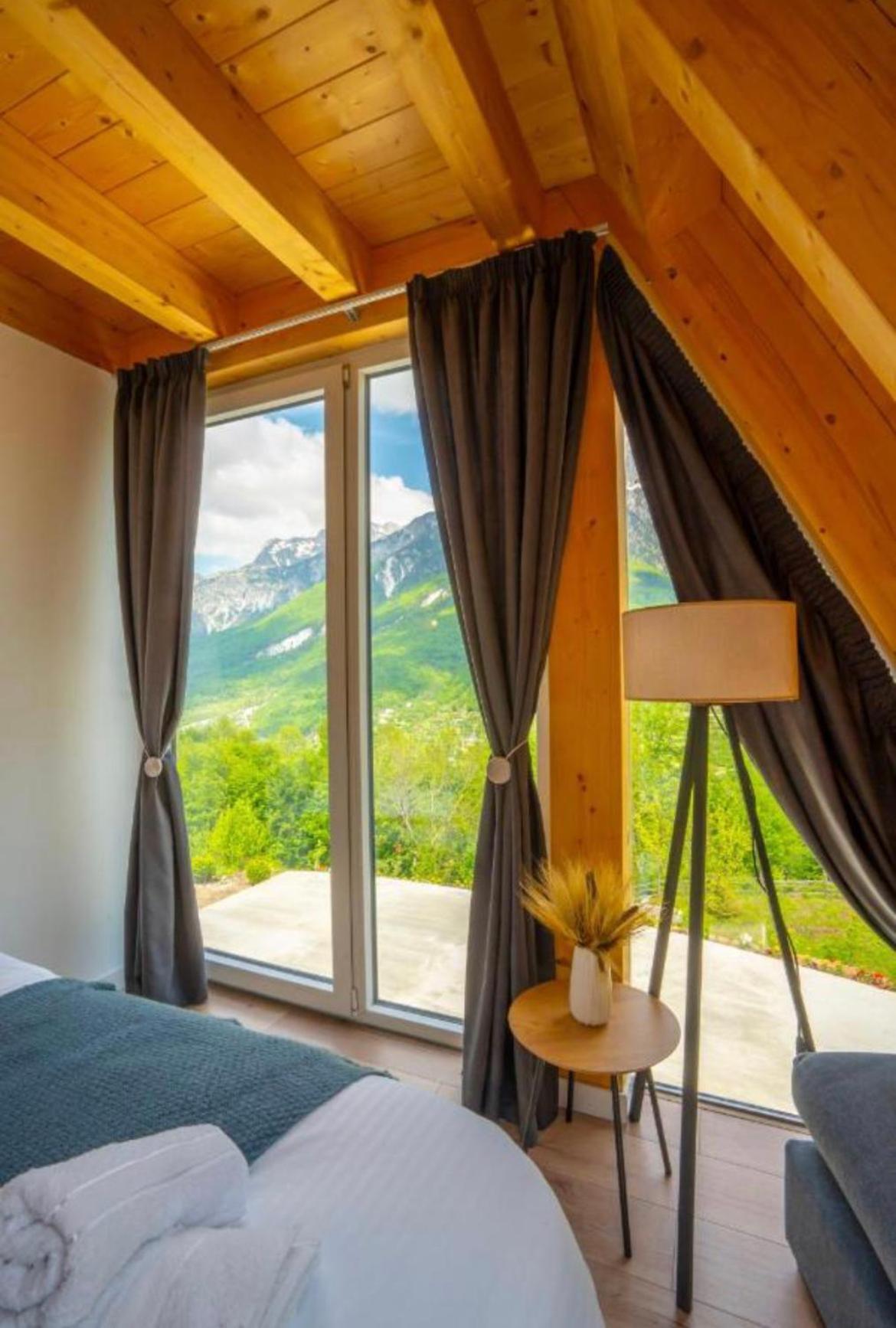 Double Room Mountain View