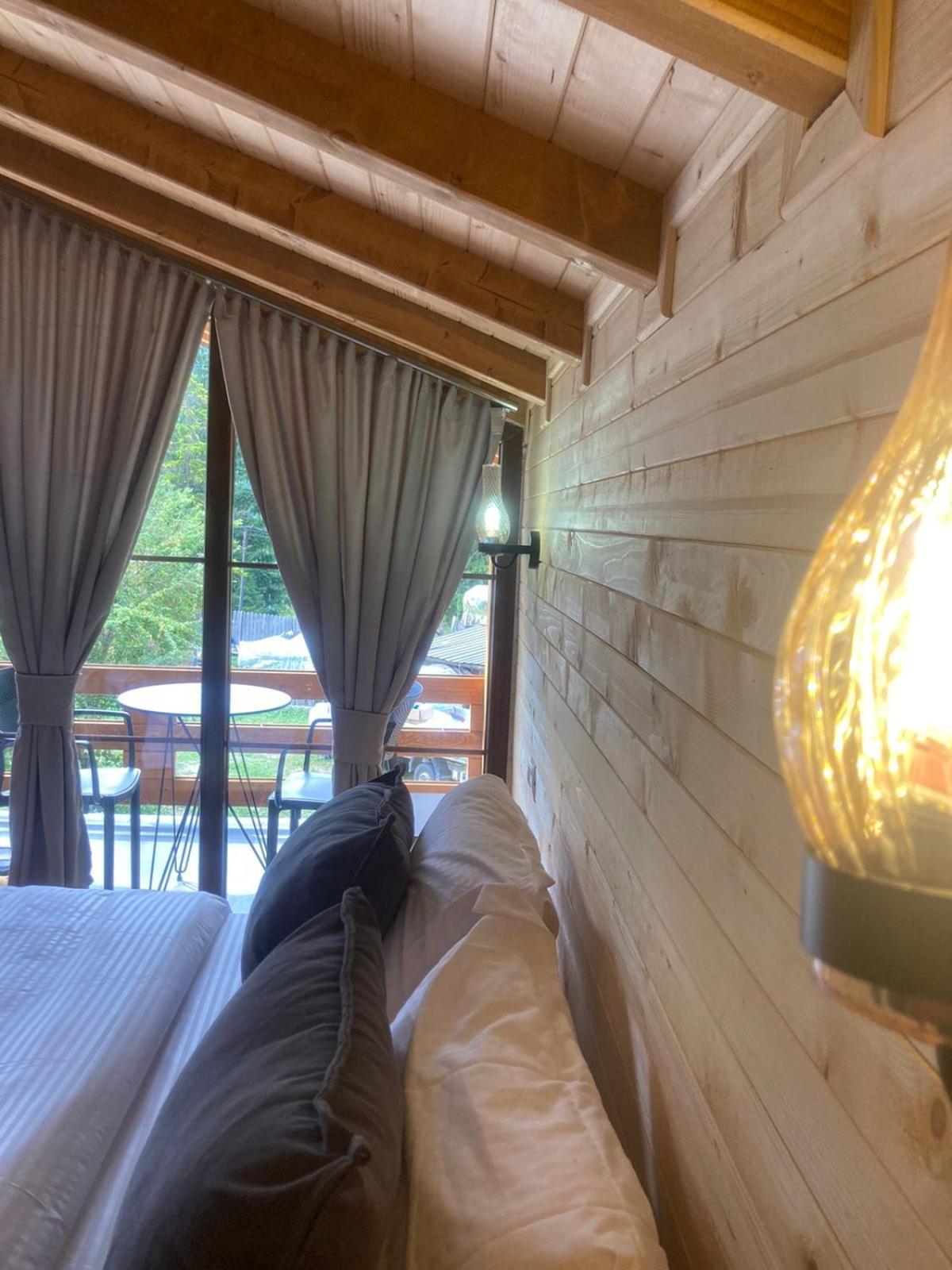 Deluxe Double Room Shower