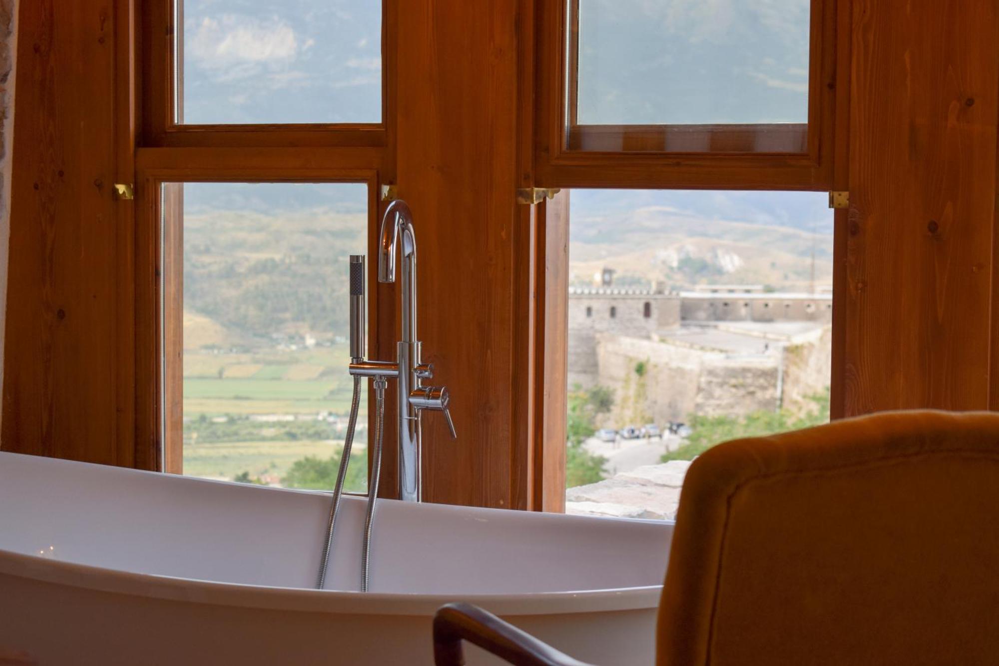 Suite Hot Tub