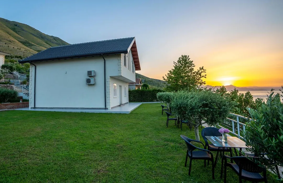 Xhuli Guesthouse-1