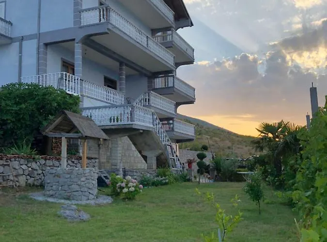 Bella Vista Bed & Breakfast Shkoder