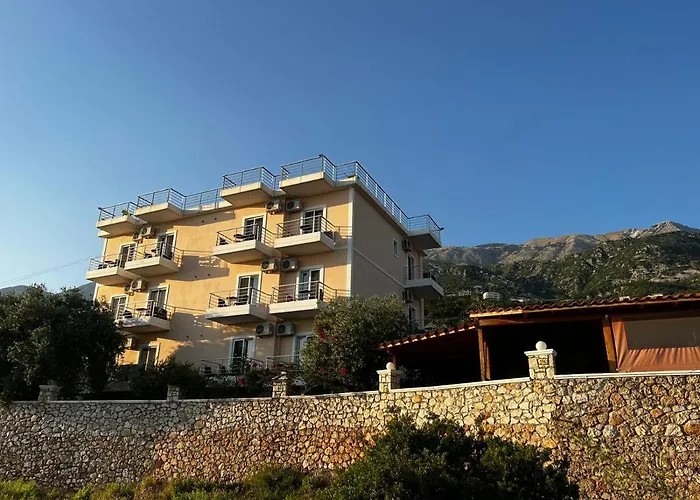 Season Inn Dhërmi