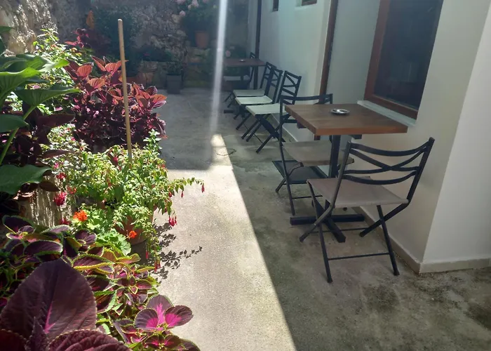 Isufi Guest Houses Sarande