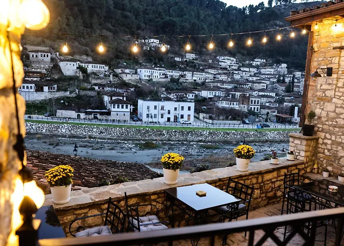 White House Hotel & Restaurant - Since 1999 Berat