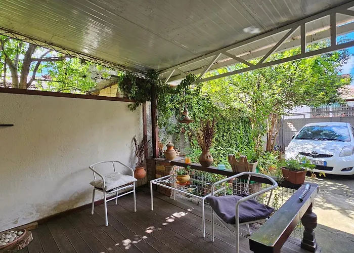 Angie'S Shared Villa Tam Tirana