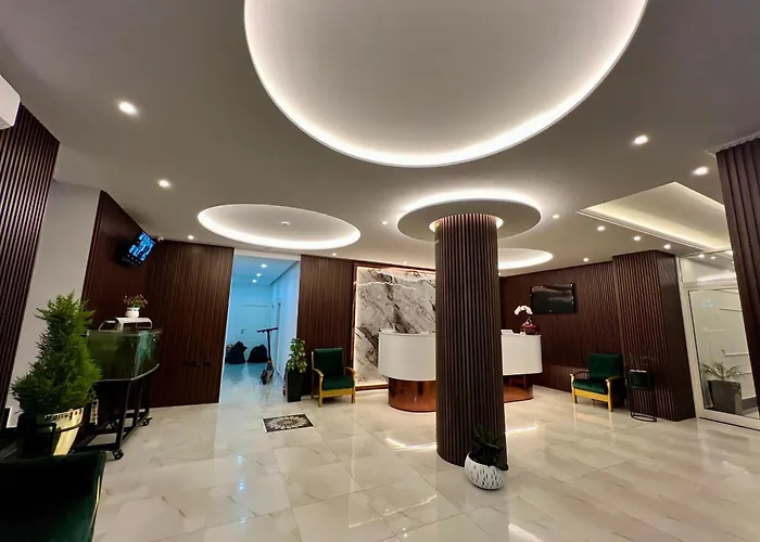 Ujvara Hotel Golem 