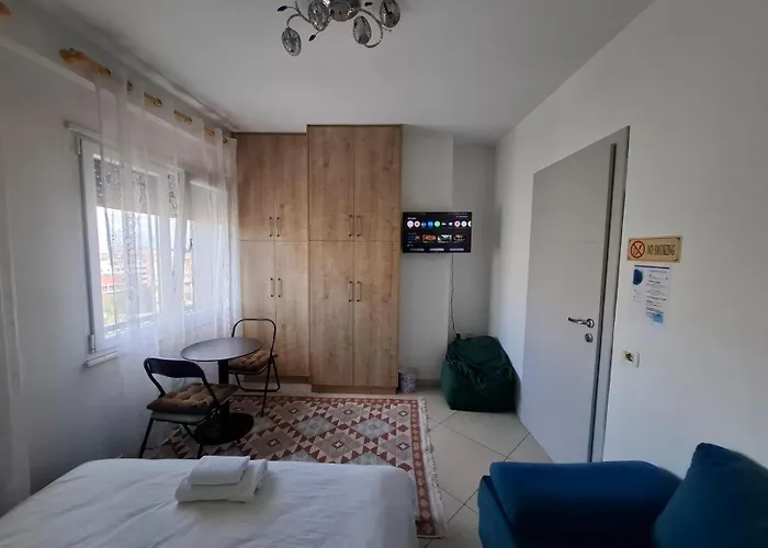 Isabel Rooms Tirana