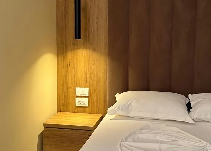 Karos Hotel Llaman Himare